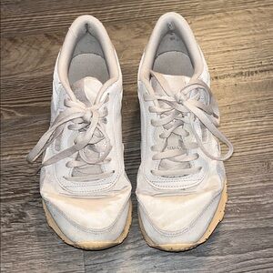 Reebok Women's White and Tan Sneakers